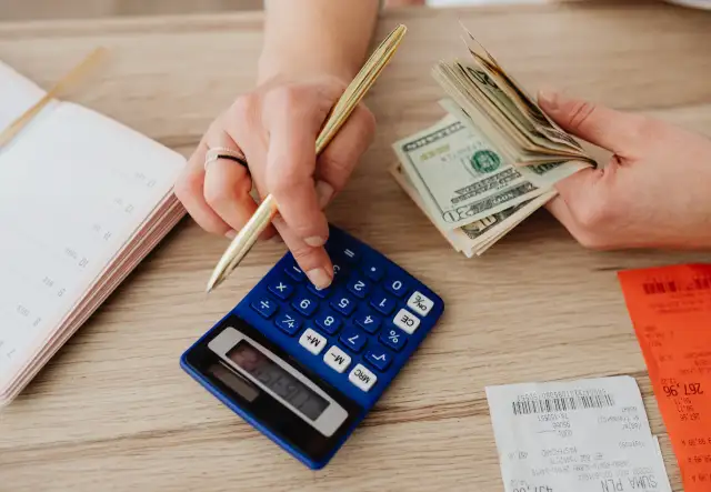 The silent mistake that keeps expats living paycheck to paycheck